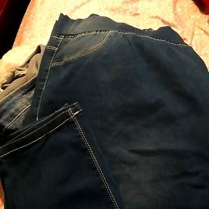 Jeans size 24, 2 shirts 5x both, maxi size 3x